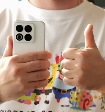 ВИДЕО: распаковка Meizu 22 – компактный стиляга, который выжил