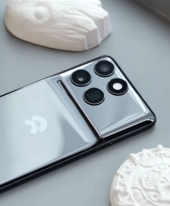 ВИДЕО: распаковка Nio Phone 2 – керамический и труднодоступный флагман