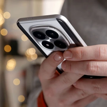 ВИДЕО: распаковка POCO M8 и M8 Pro – похожие снаружи, разные внутри