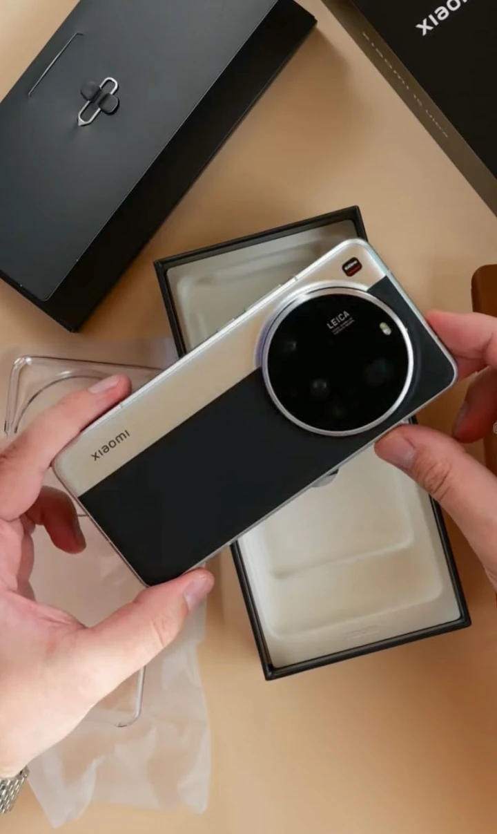 ВИДЕО: распаковка Xiaomi 15 Ultra и шок-цена в России