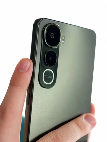 ВИДЕО: знакомство с iQOO Z10 Lite – доступный новичок для рынка России