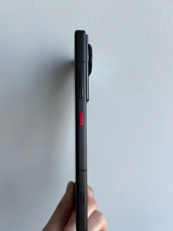 Vivo на заметку: фото Nubia Z70S Ultra с компактной 35-мм камерой