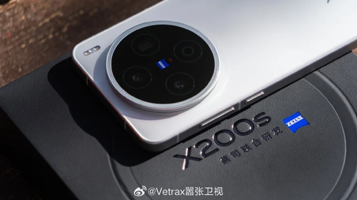 Vivo X200s уже красуется на студийных фото во всех расцветках