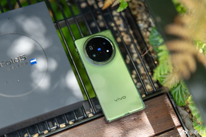 Vivo X Fold 5 красуется на студийных фото за неделю до анонса