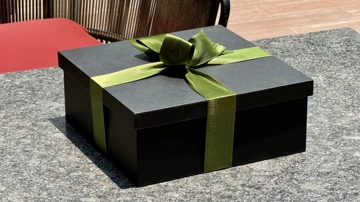 Xiaomi 14 Civi и уникальный подарочный комплект на живых фото