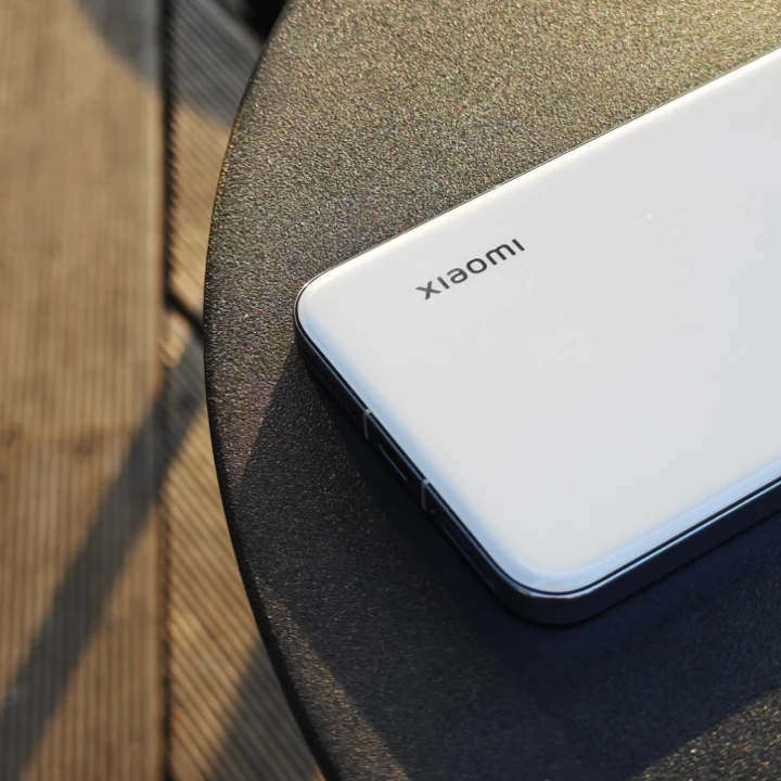 Xiaomi 15 и 15 Pro уже в работе? Первые детали по экранам