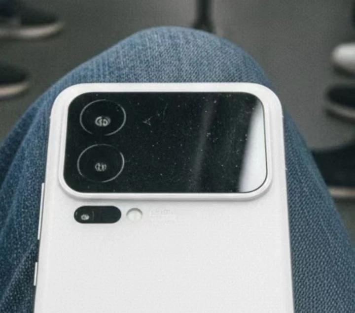 Xiaomi 16 Pro Max показали на шпионских фото? Первый взгляд