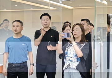 Xiaomi 16 Pro (Pro Max) снова засветился на живых фото