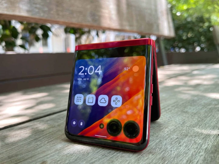 Xiaomi Mix Flip будет напоминать Motorola Razr 40 Ultra: новые секреты