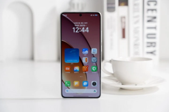 Xiaomi Redmi Turbo 4 во всех цветах на подборке живых фото