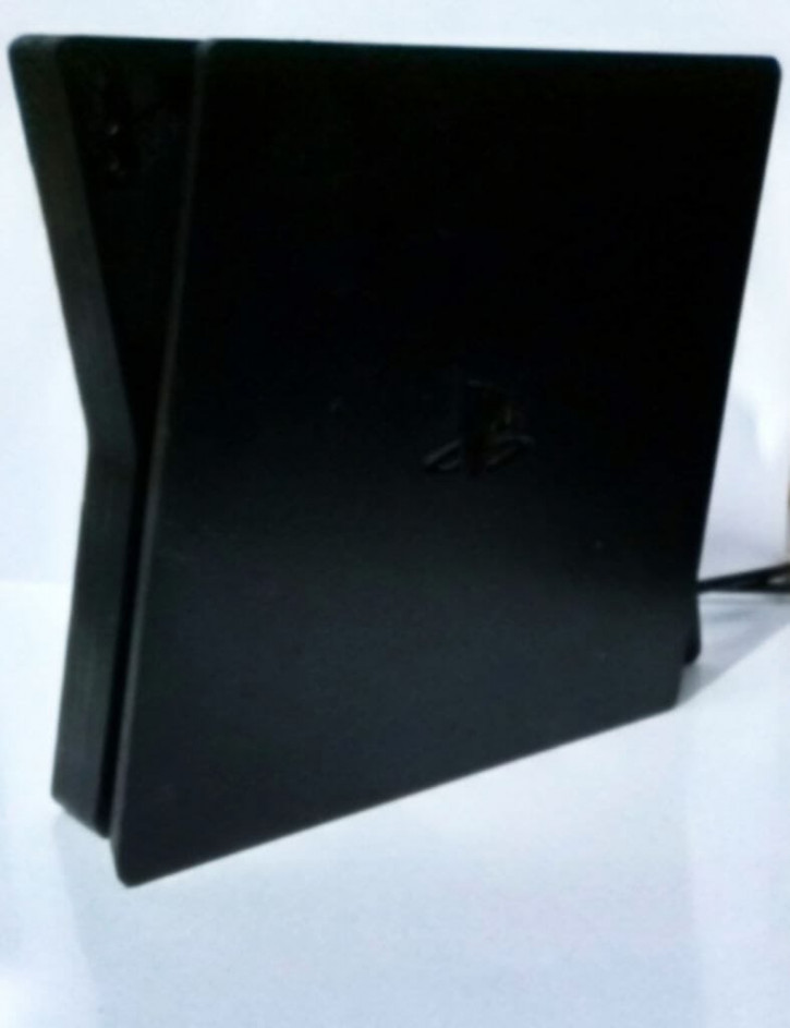 Как тебе такое, Xbox? Финальный дизайн Sony PlayStation 5 на фото