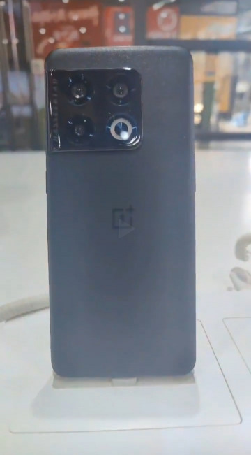 OnePlus 10 Pro показали в двух расцветках на видео макетов