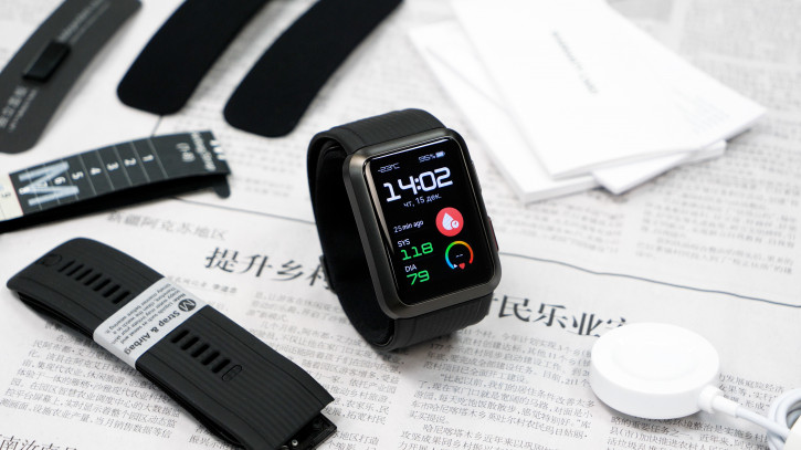  Huawei Watch D:     