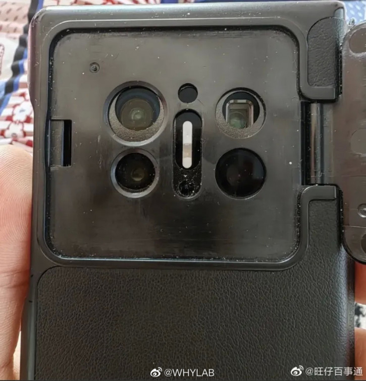 Huawei Mate X3 впервые на живых фото: приятные сюрпризы по камерам