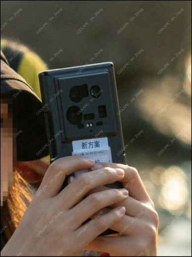 Xiaomi 14 Ultra и его монстр-камеру в чехле-антиутечке на фото