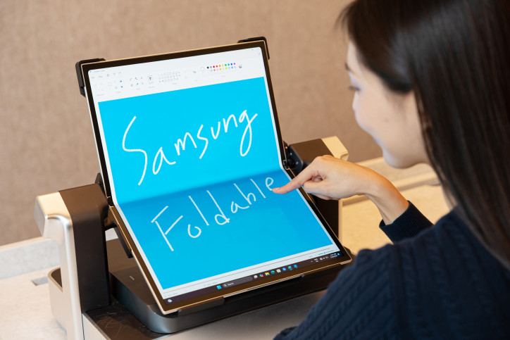 CES 2025: Samsung    Slidable Flex 