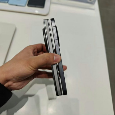 OPPO Find N5:       Find X8