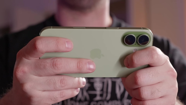 Обзор iPhone 17: смартфон года?