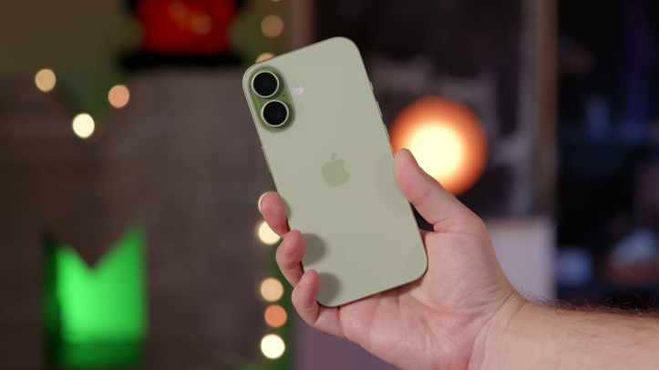 Обзор iPhone 17: смартфон года?