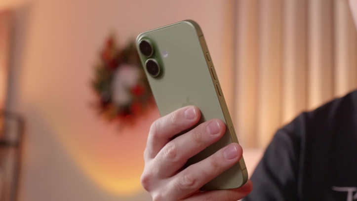 Обзор iPhone 17: смартфон года?