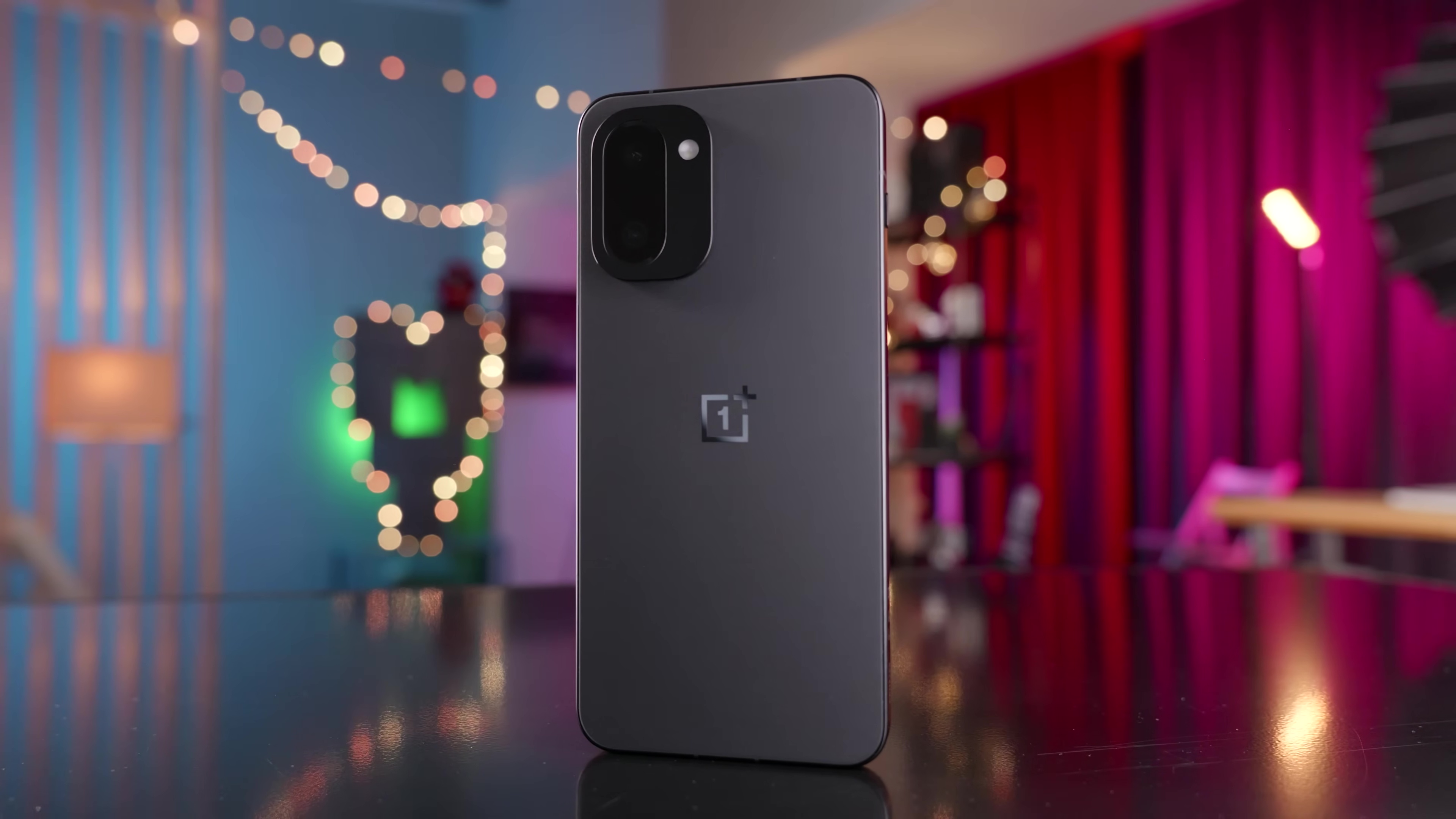 Обзор OnePlus 15R: флагман за копейки