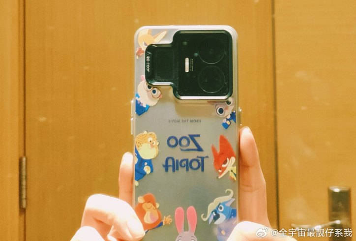 Realme Neo 8 в полный рост красуется на живых фото: всё о начинке