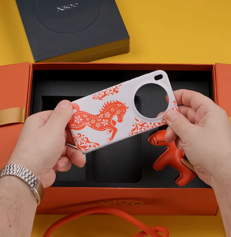 ВИДЕО: распаковка подарочного издания Vivo X300 для России