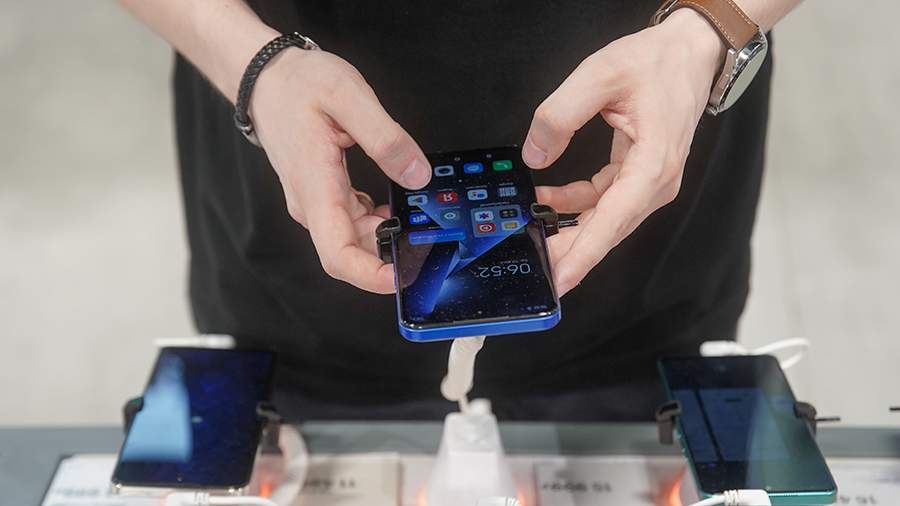 Рынок смартфонов России рухнул почти на 25% в 2025 году