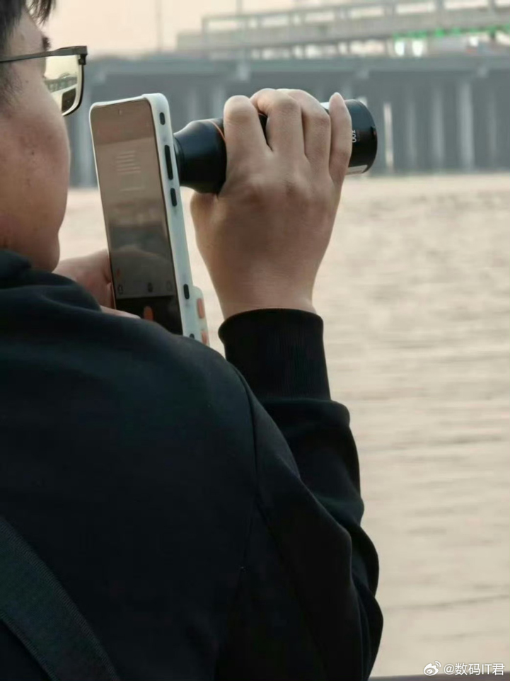 OPPO Find X9 Ultra с огромным зум-объективом запечатлён на шпионских фото