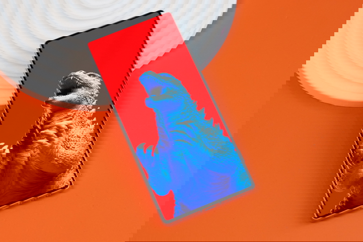 Рамки стилю не помеха? Sony продвигает Xperia через отсутствие вырезов в экране