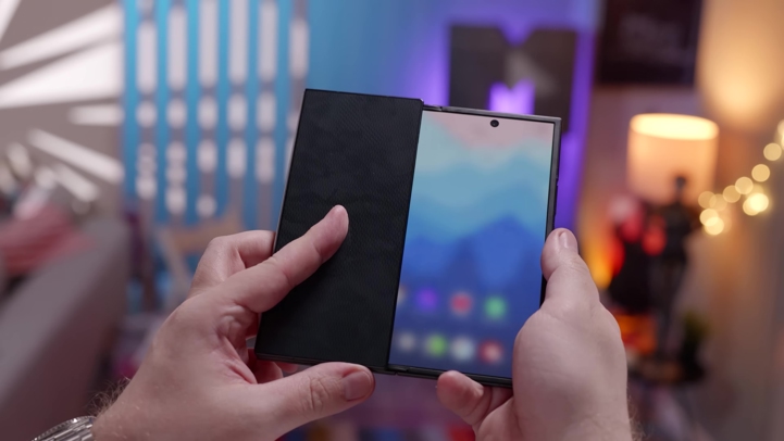 Обзор Samsung Galaxy Z TriFold: один девайс для всех задач?