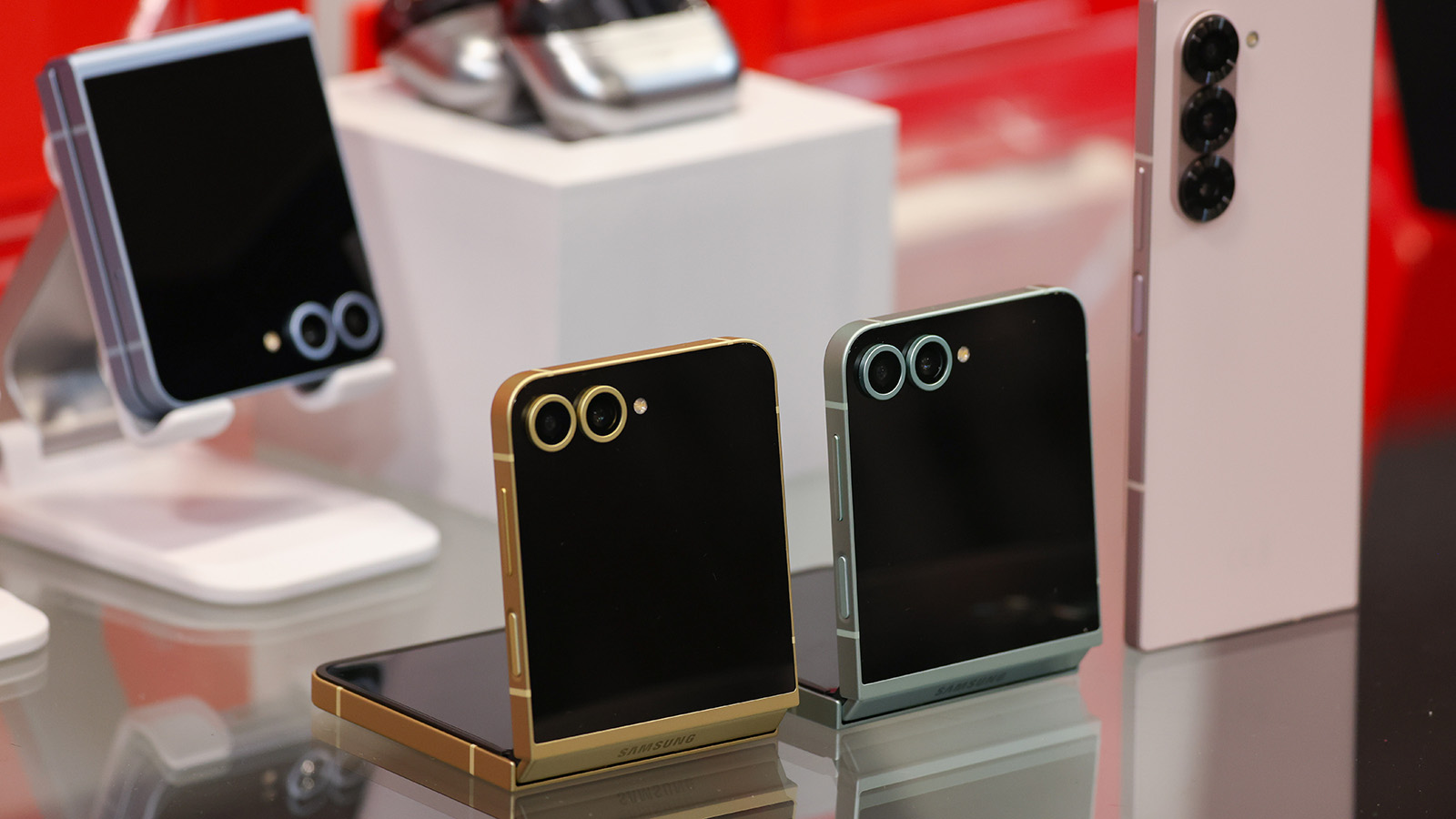 Взлёт продаж складных смартфонов в России по итогам 2025 года