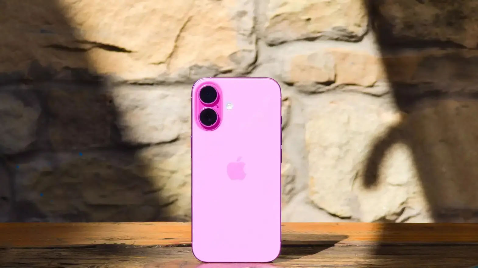 Топ-10 самых продаваемых смартфонов 2025 года: Apple делает вещи?