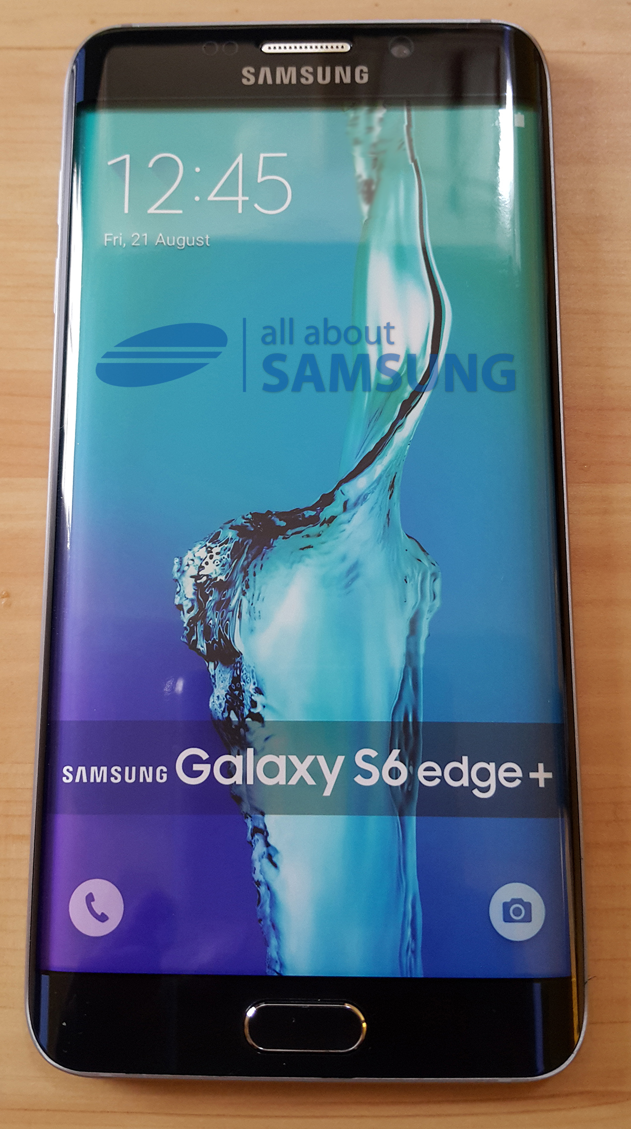 Samsung Galaxy S6 Edge + на фото рядом с Galaxy Note 4