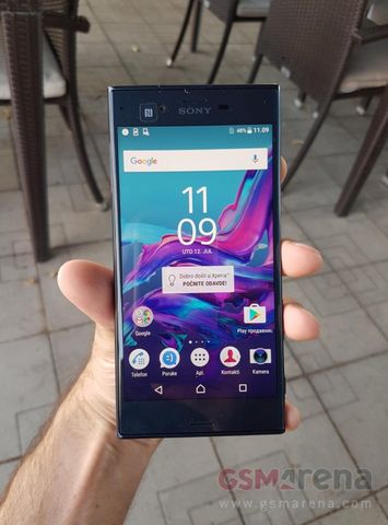 Sony Xperia F8331      