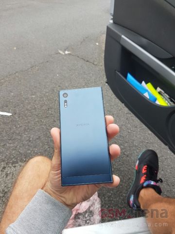 Sony Xperia F8331      