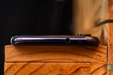 Живые фото «как бы серого» Xiaomi Mi A3 со всех сторон