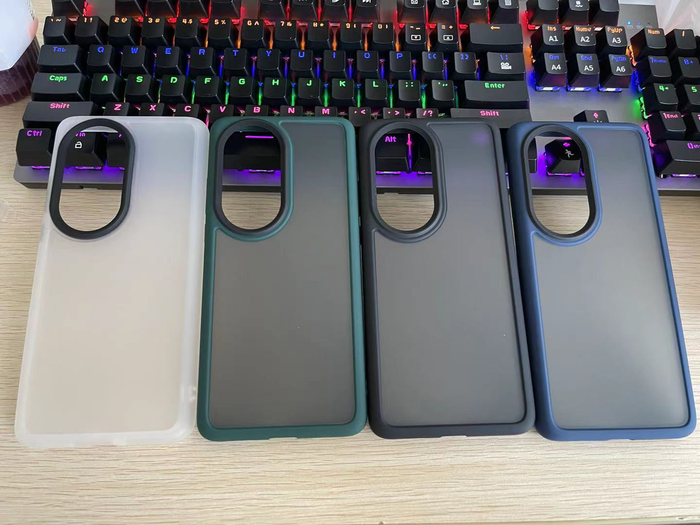 Вот это дыра! Чехлы для Huawei P50 Pro на живых фото