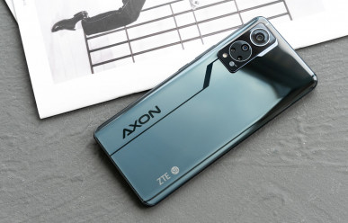  ZTE Axon 30