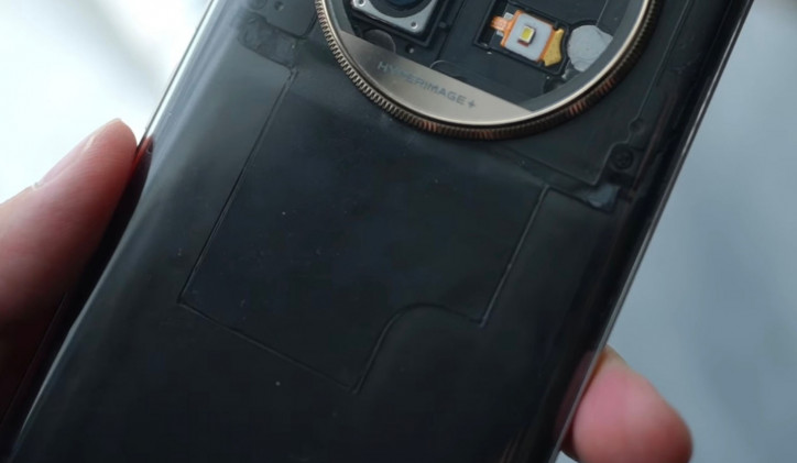 Прозрачный Realme 13 Pro+ на живых фото с необычной перископ-камерой