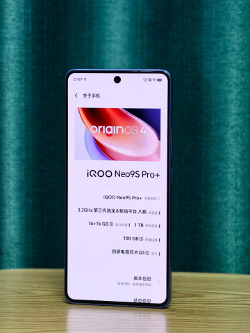   iQOO Neo 9S Pro+     