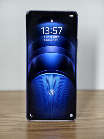   iQOO Neo 9S Pro+     