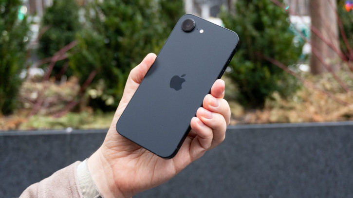    iPhone 16e  Samsung S25 Edge?  