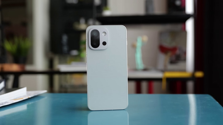  OnePlus 13T:   