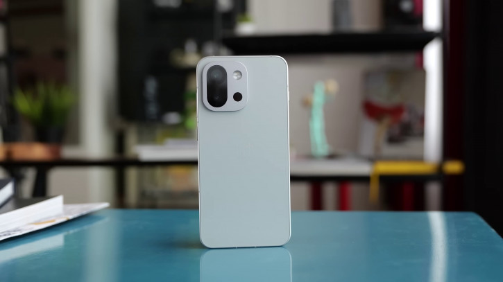  OnePlus 13T:   