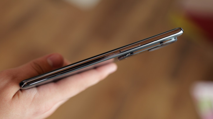  Vivo V50:  