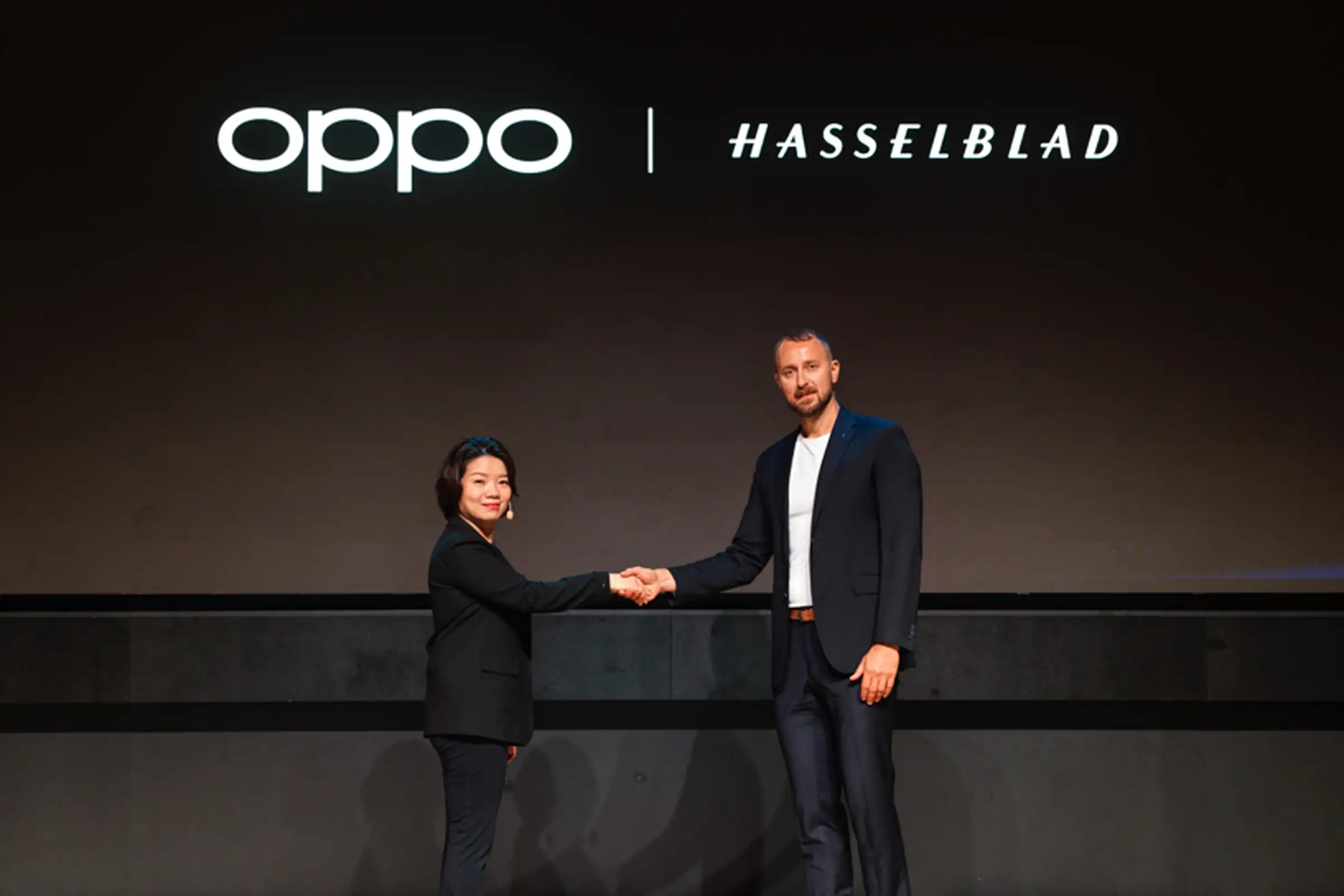 OPPO    Hasselblad:   
