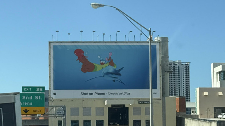 Билборд Apple с фаллическим образом шокировал публику
