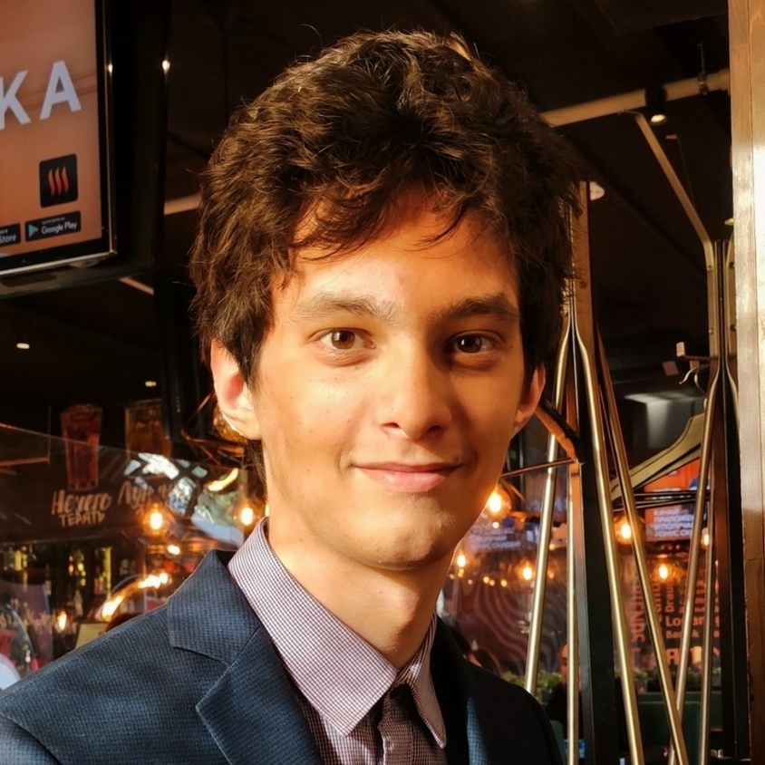 Олег Лазарев