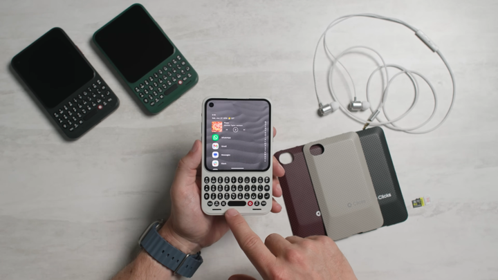 Реальный Clicks Communicator впервые на видео